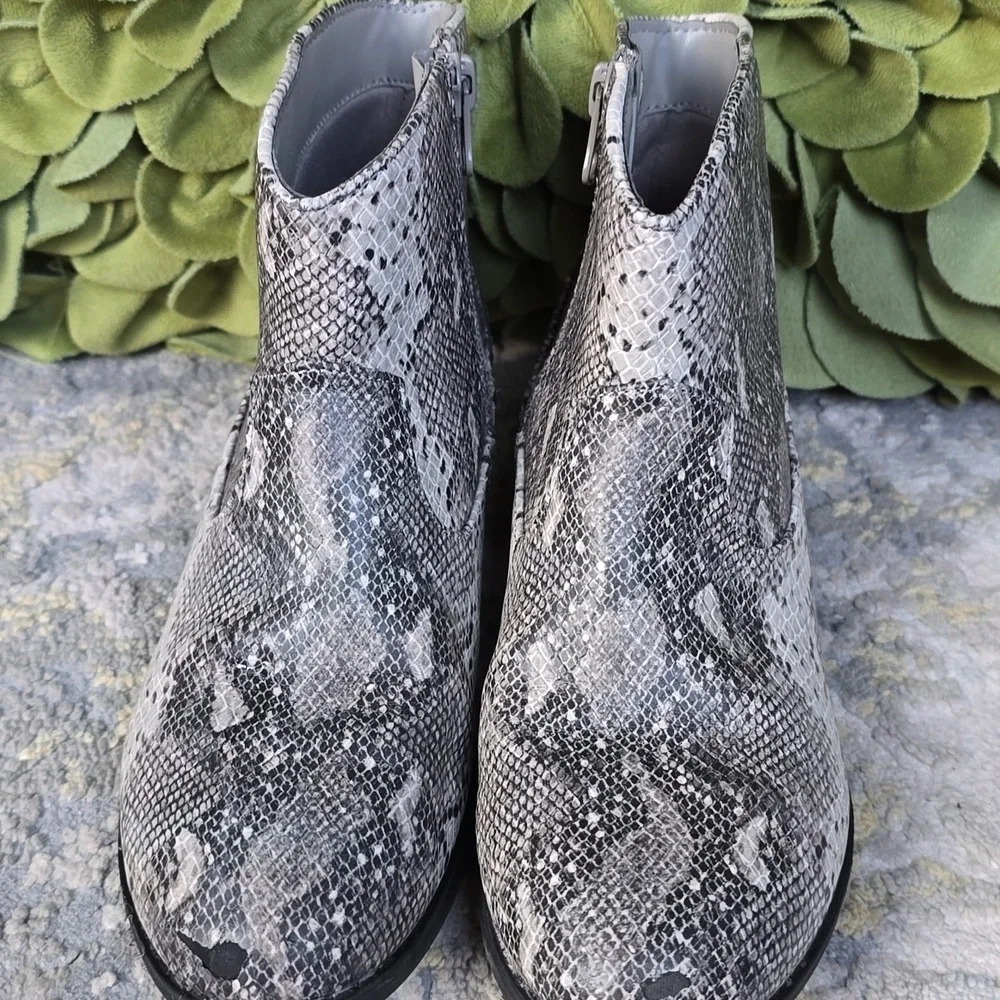 Cat & Jack Snakeskin Ankle Boots - Black and Gray